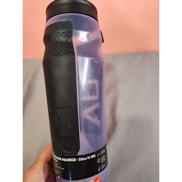 Under Armour Playmaker Squeeze Bottle 32 oz Planet Purple - Picture 4 of 7